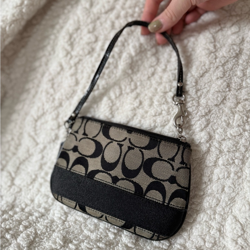 Vintage Coach Signature Monogrammed Wristlet in Black Cs Canvas & Black Leather - Picture 6 of 12